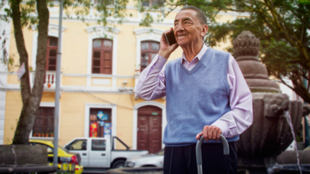 Ecuador crece cada día en acceso a telefonía móvil e Internet
