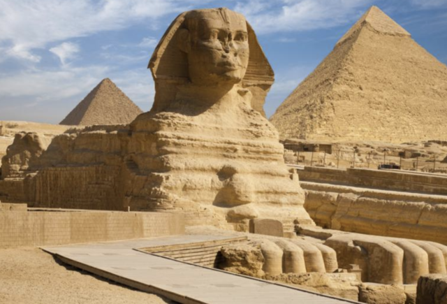 Platón emprende un viaje por Medio Oriente