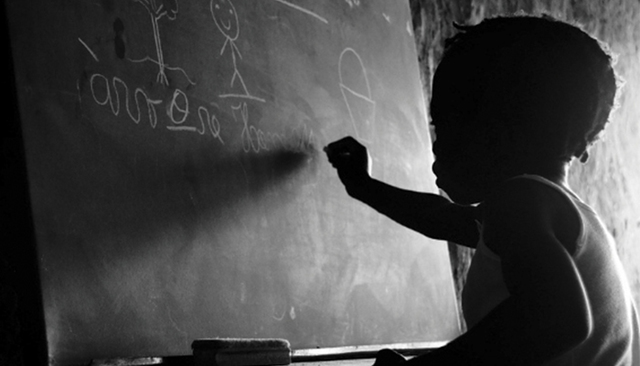 Implantação do quadro negro nas escolas