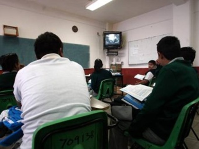 Inicio del programa Alfabetización por Televisión