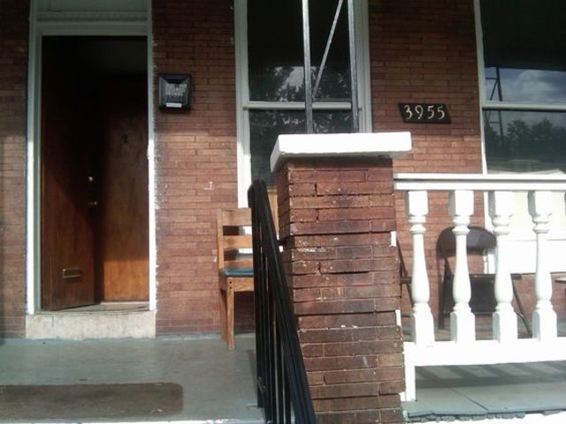 Tupac's family moves to Baltimore, Maryland