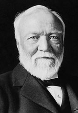 Nace Andrew Carnegie