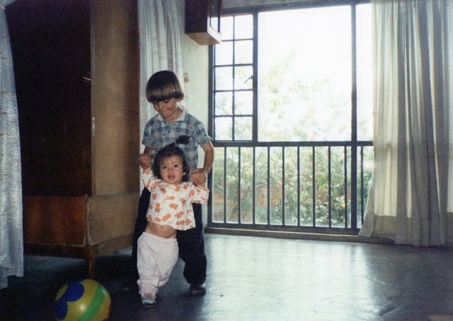 Aprendí a caminar y a hablar