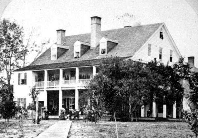 Frederick returns to Colonel Lloyd's plantation