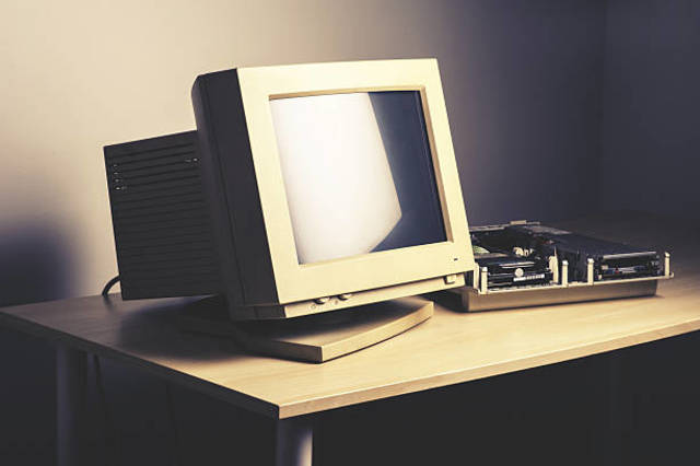 Internet Becomes Mainstream