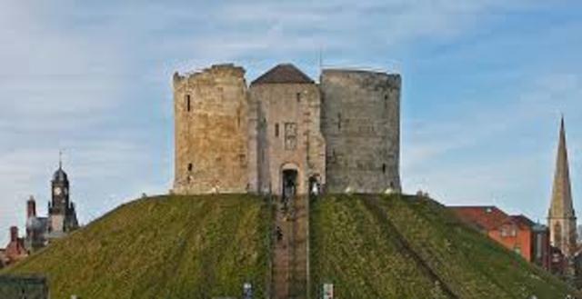 Henry VIII ordered Rober Aske to be hung in chains from the castle walls after the defeat of the Pilgrimage of Grace