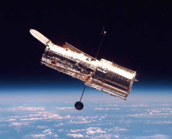 Lanzamiento del telescopio espacial “Hubble”