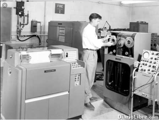 Primera computadora en llegar al país
