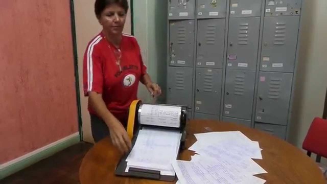 Chega nas escolas o mimeógrafo