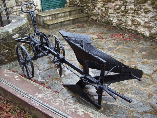 Generalización de Gran Bretaña (sistemas de rotación) Arados de hierro tiradas por caballos, Máquinas sembradoras tiradas por caballos