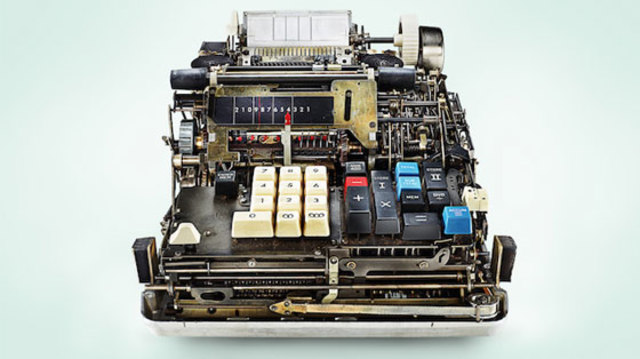 2 calculadoras mecánicas