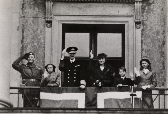 Kongefamilen returnerer til Norge