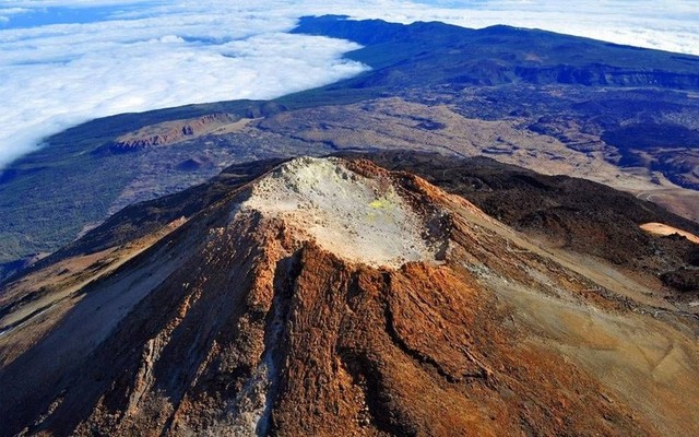 Fué al Pico del Teide para hacer estudios sobre la geografía insular.