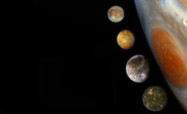 Galileo descubrió las cuatro lunas más brillantes de Júpiter