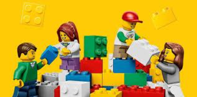 HODGINS - Metáfora del LEGO