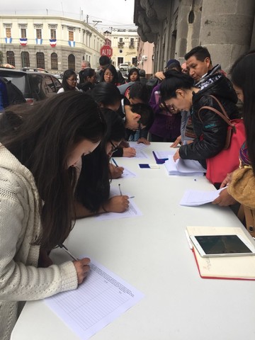 Recolección de firmas para exigir renuncia de diputados distritales por Quetzaltenango.