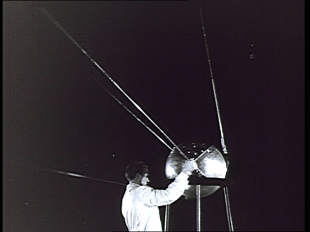 Primer satelite orbital