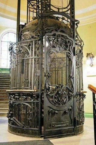 ordinary elevator from the 1880s