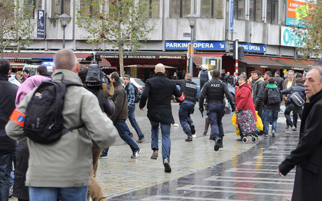 Alle 8:59 inizia l’evaquazione dalle Torri