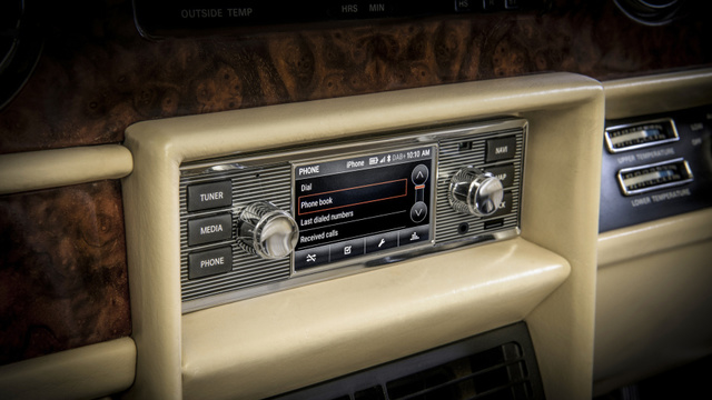 Jaguar Land Rover releases a vintage-looking infotainment system for classics.