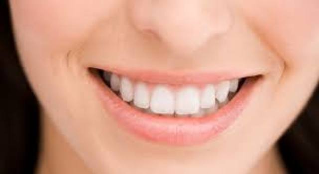 VA EMPEÇAR A EIXIRME EL DENTS DEFINITIUS