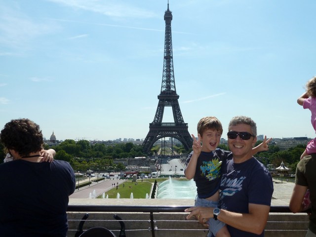 FAIG UN VIATGE A PARÍS.