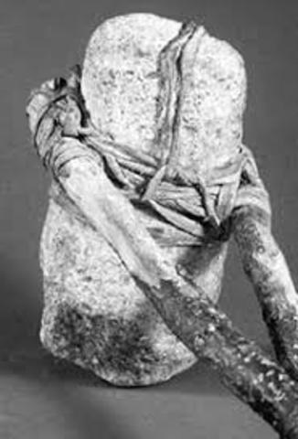 Martelo e lascas de pedra