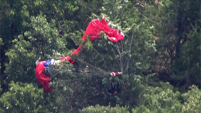 1st person to die from parachute accident