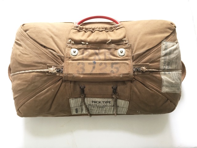 Method of packing a parachute