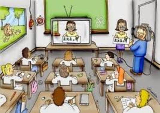 Hacia 1960 comienza a utilizarse la televisión satelital para enlazar poblaciones rurales