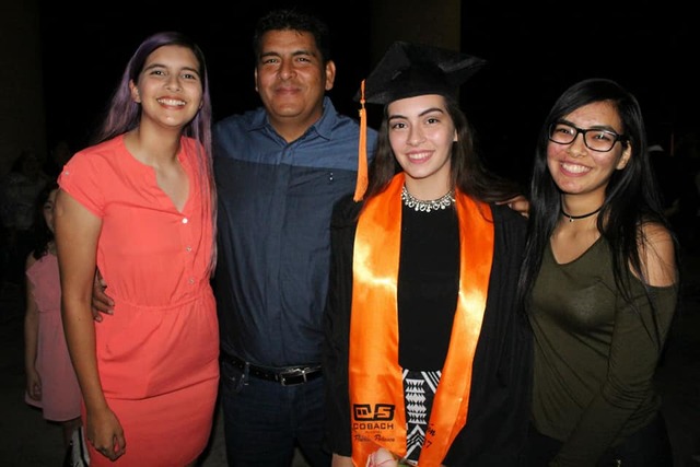 graduación de preparatoria de su hermana Andrea