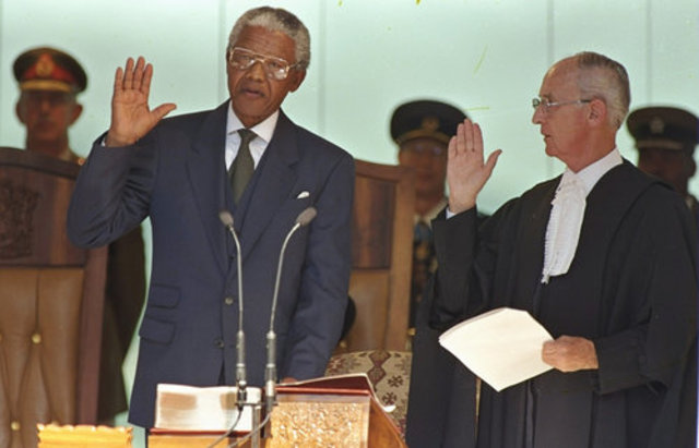 Nelson Mandela Sworn In as President