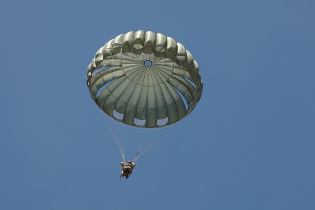 Round parachute