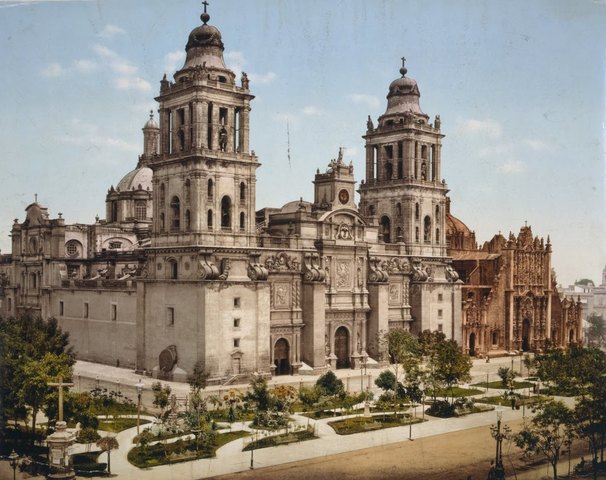 Se inicia la construcción de la catedral de la ciudad de México.