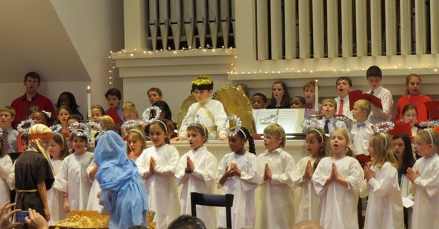 Recibimiento de los niños al episcopal