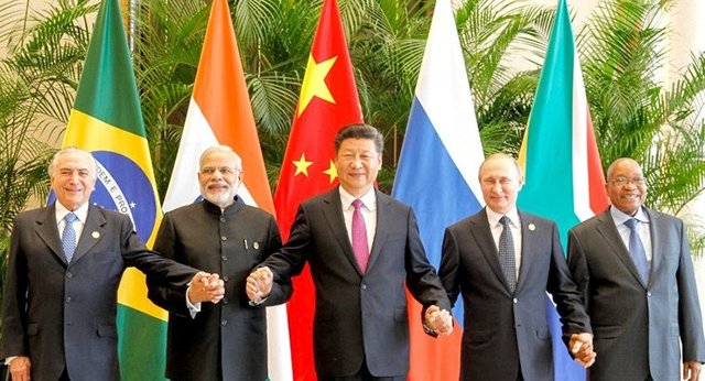 Creación de los BRICS.