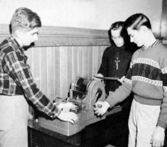 SEC. XX: Mimeógrafo entra em cena.