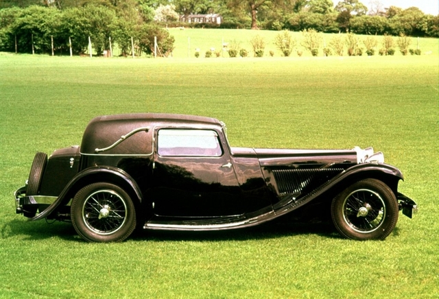 В 1952 годы были выпущены автомобили Jaguar XK Mark V, Mark VII., Jaguar XK140.