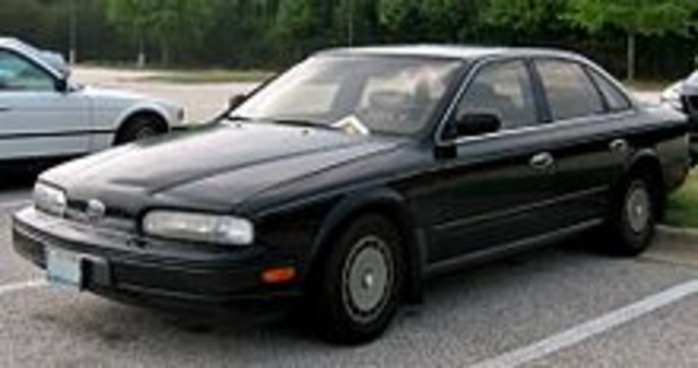 Официально Infiniti стали продаваться в США 8 ноября 1989 года. Однако проект Infiniti создавался еще в  1989. В полном владении концерна Nissan