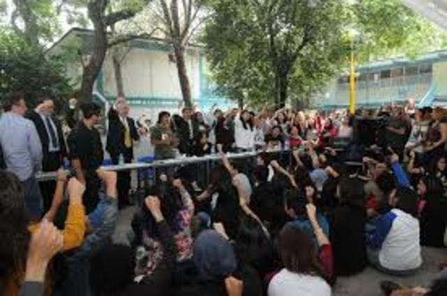 alumnos no aceptan policías armados dentro del plantel