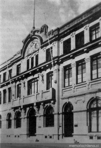 Se crean las universidades