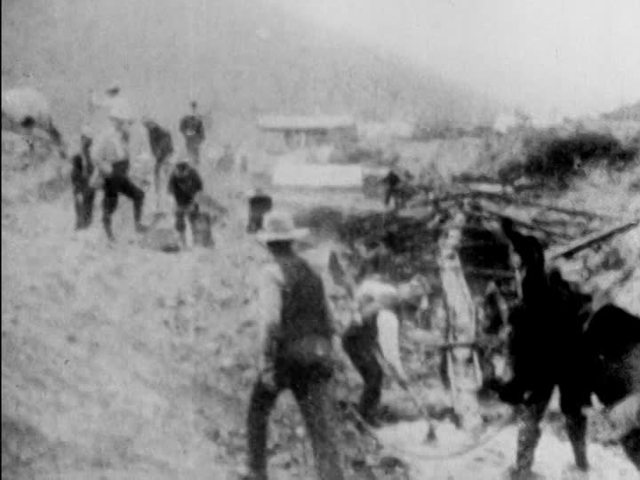 - Al descubrirse diamantes y oro se negaron a las minas. - Se impusieron sobre la industria del oro.