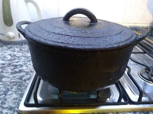 Olla de hierro fundido