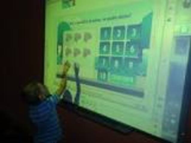 Lousa interativa: aula multimídia