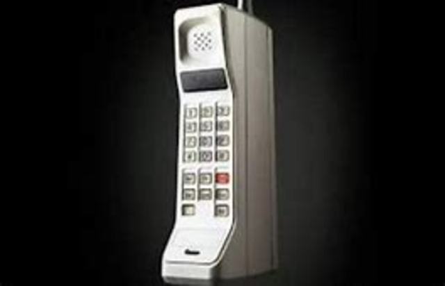 Telefono celular ericcson.