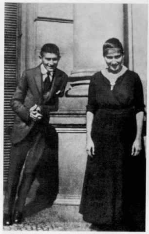 Franz conoce a Felice Bauer