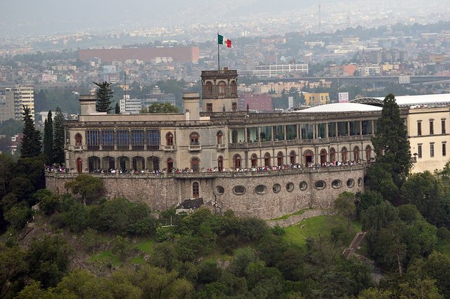 Se inicia la contrucción del Castillo de Chapultepec.