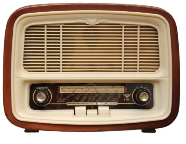 Primeira transmissão de rádio