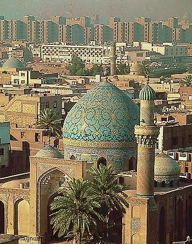 Fin del califato omeya. Los abastes trasladan la capital a Bagdad