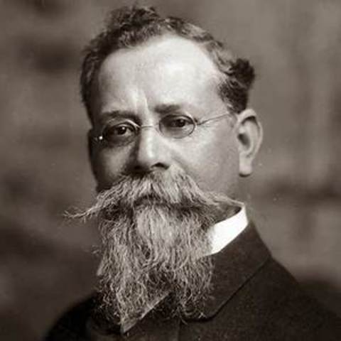 El presidente interino Francisco S. Carbajal habia renunciado y huyo de la ciudad